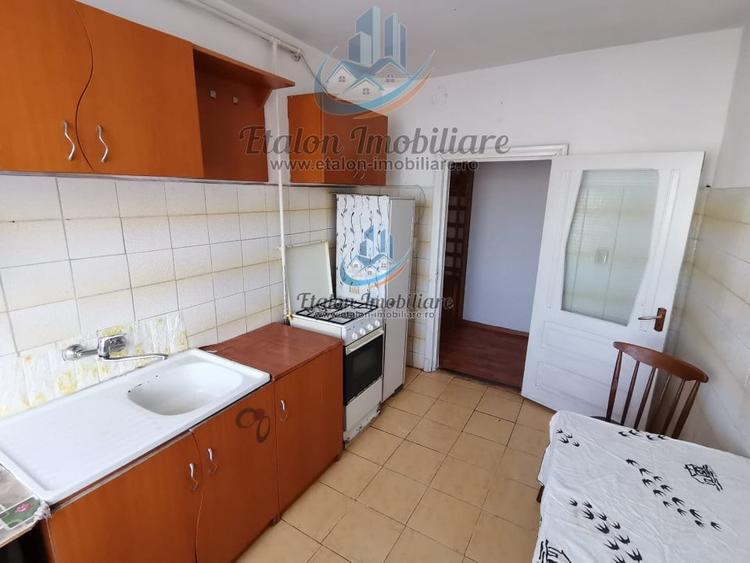 Apartament cu 2 camere decomandat în Periferie