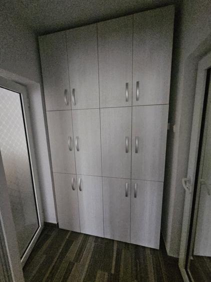 Apartament cu 3 camere semidecomandat în Petrești