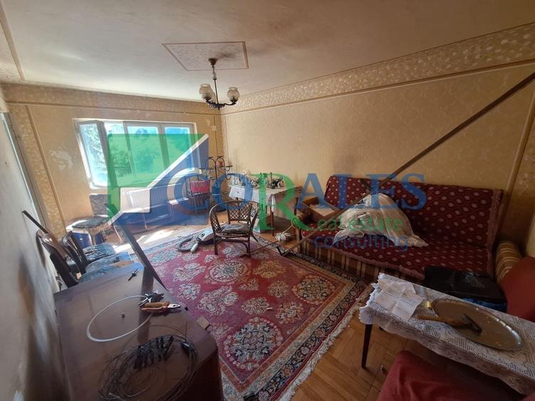 Apartament cu 3 camere decomandat în Lipovei