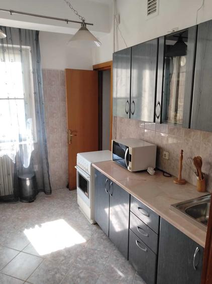 Apartament cu 3 camere decomandat în Nerva Traian