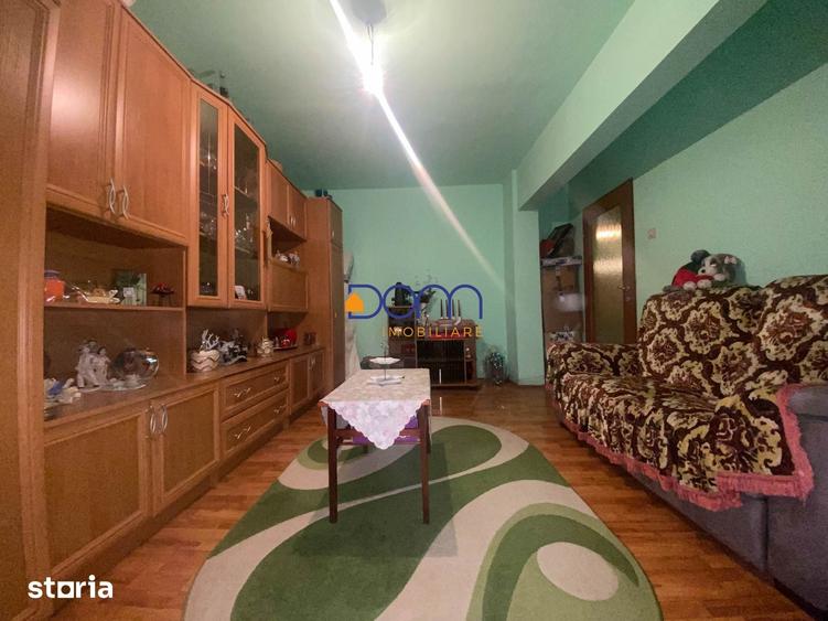 Apartament cu 4 camere decomandat în Central