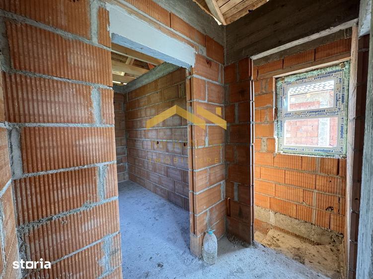Casă cu 3 camere cu Teren 200 Mp în Remetea Mare