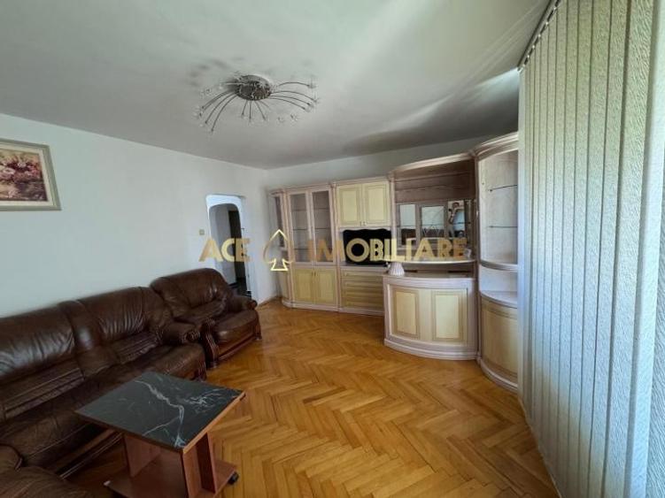 Apartament cu 3 camere decomandat, mobilat în Berceni
