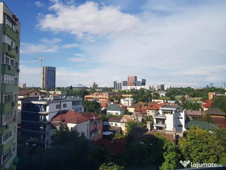 Apartament cu 2 camere semidecomandat în 1 Mai