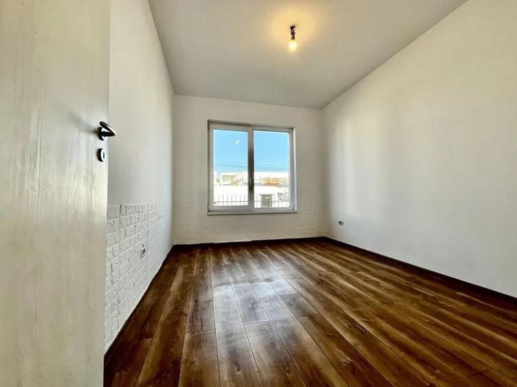 Duplex cu 5 camere cu Canalizare în Giroc
