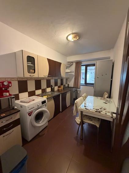 Apartament cu 3 camere decomandat, mobilat în Est