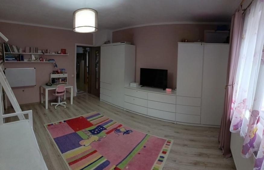 Casă cu 4 camere în Exterior Vest