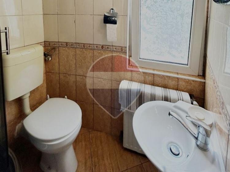 Apartament cu 3 camere semidecomandat, mobilat în Primăverii