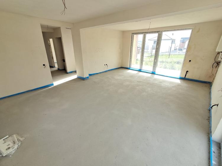 Duplex cu 5 camere cu Canalizare în Chinteni