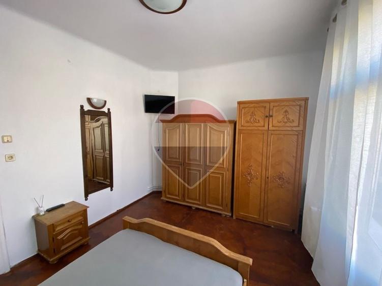 Apartament cu 3 camere decomandat în Periferie