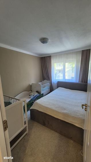 Apartament cu 4 camere decomandat în Progresul