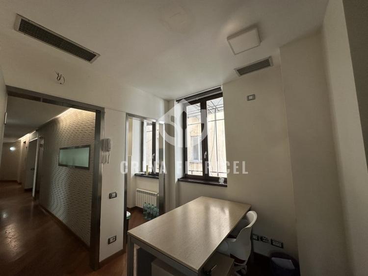 Apartament cu 5 camere decomandat în Calea Victoriei