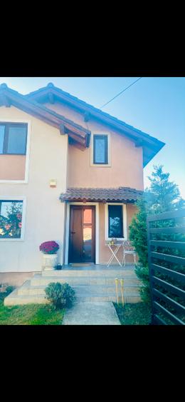 Casă individuală cu 4 camere cu Garaj în Sânmihaiu Român