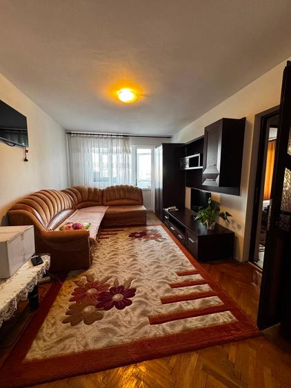 Apartament cu 2 camere decomandat în Podu Roș