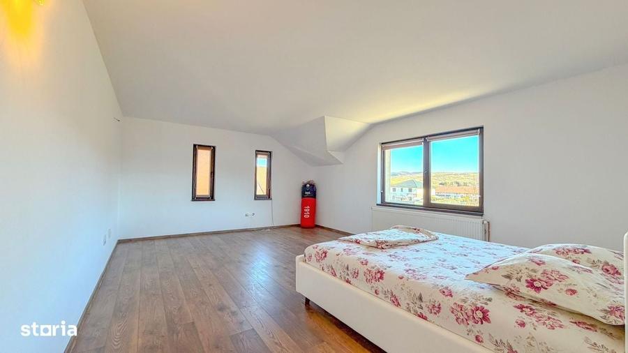 Casa spatioasa cu teren generos de 1200 mp Zona de case noi-Tarlungeni - 2