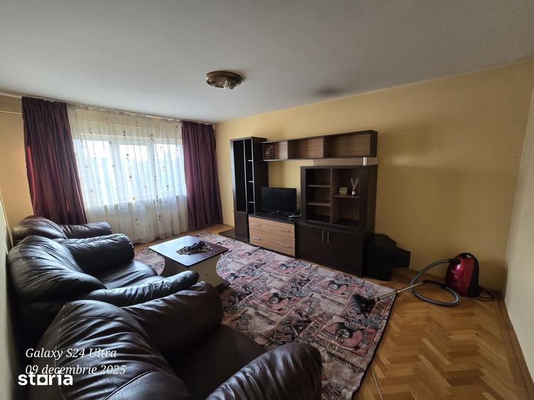 Apartament cu 3 camere decomandat în Calea București