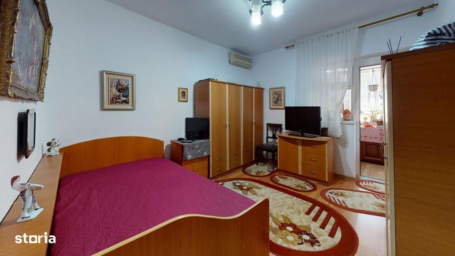 Casă cu 8 camere cu Teren 420 Mp în Nord
