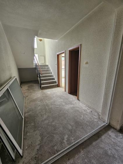 Casă individuală cu 5 camere cu Canalizare în Odăi