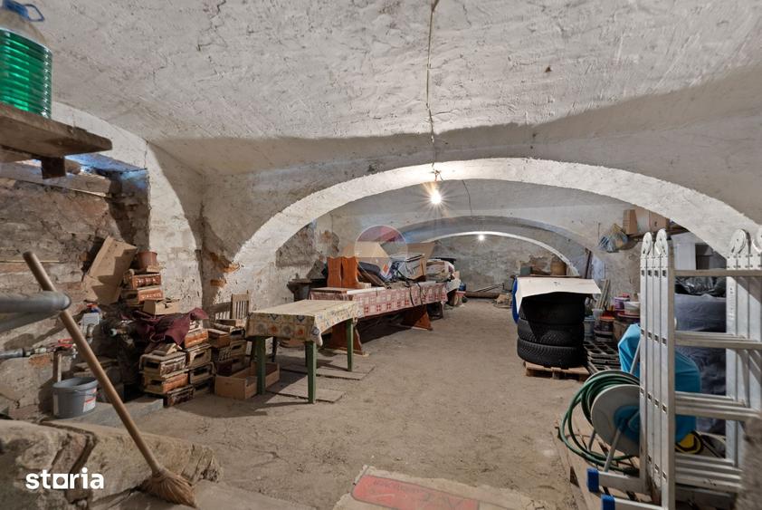 Casă cu 5 camere cu Teren 853 Mp în Central