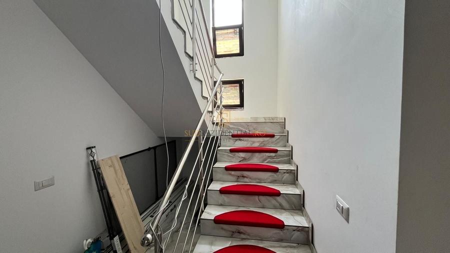 Casă individuală cu 5 camere cu Canalizare în Berceni