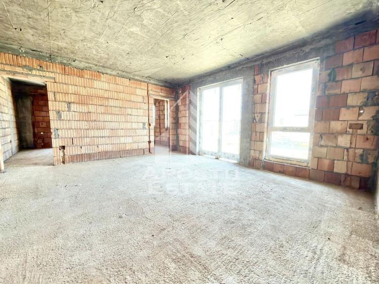 Apartament cu 3 camere semidecomandat în Giroc — fotografia 1