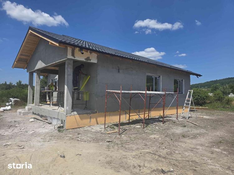 Casă cu 4 camere cu Teren 500 Mp în Central