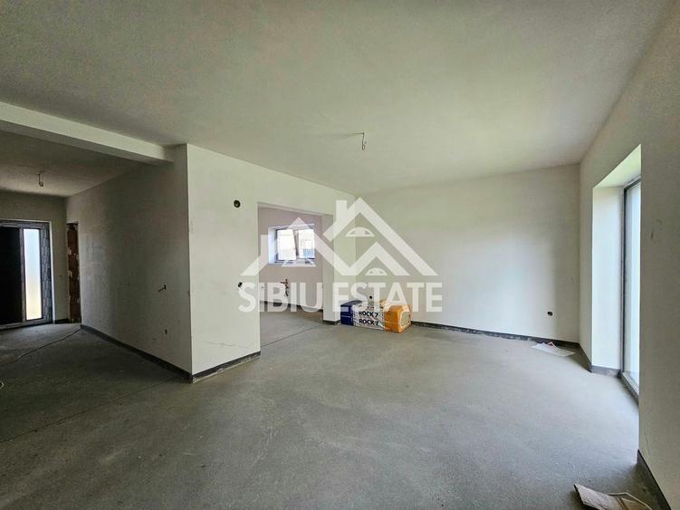 Duplex cu 4 camere cu Canalizare în Șelimbăr