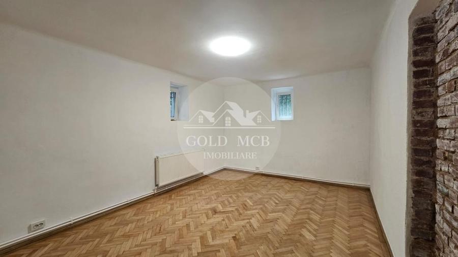 Apartament cu 4 camere circular în Capitale