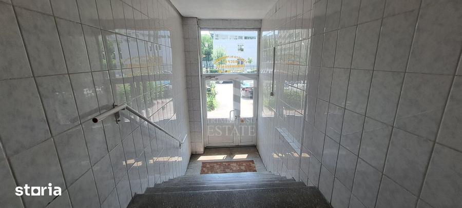 Apartament cu 3 camere semidecomandat în Militari