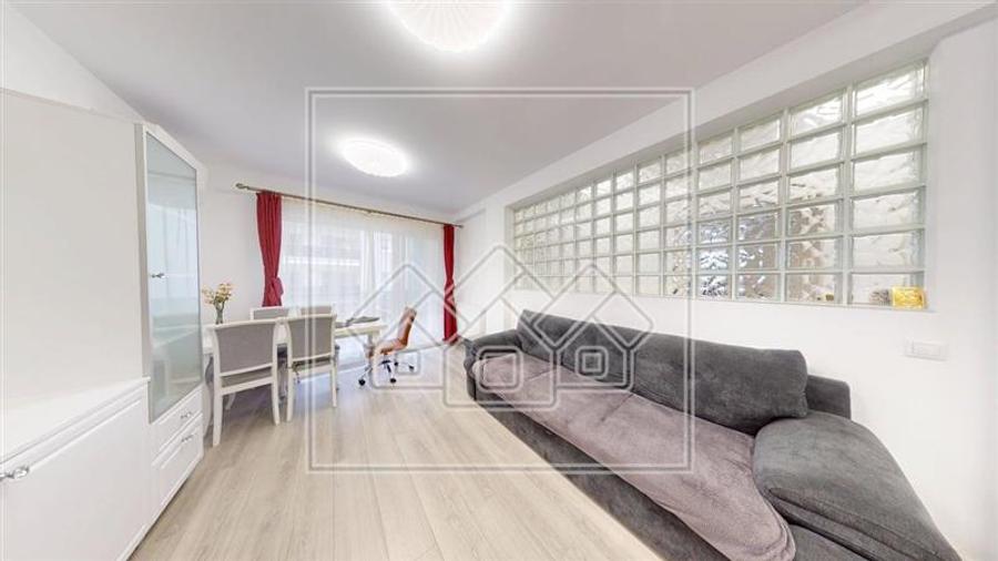 Apartament cu 3 camere decomandat în Piața Cluj