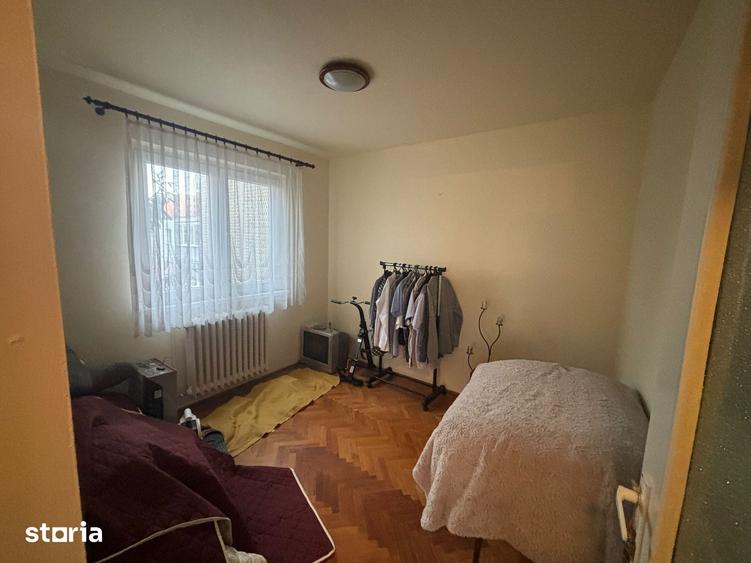 Apartament cu 3 camere semidecomandat în Dâmbu Pietros