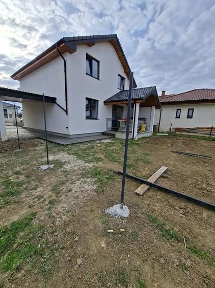 Casă cu 3 camere cu Teren 444 Mp în Central
