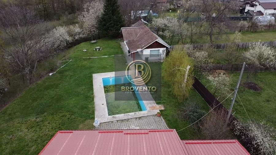 Casă individuală cu 12 camere cu Piscina în Central