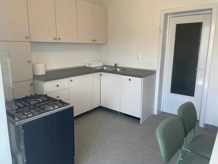 Apartament cu 4 camere decomandat în Lazaret