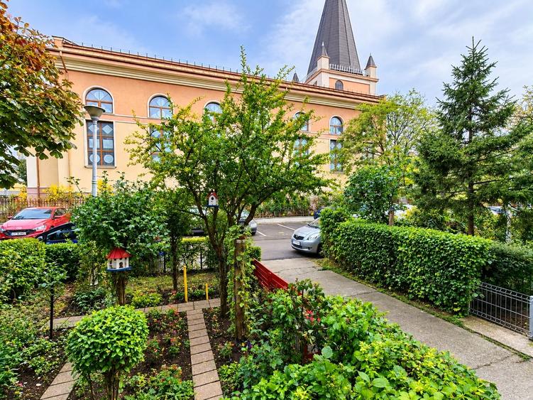 Apartament cu 3 camere decomandat, mobilat în Tomis III