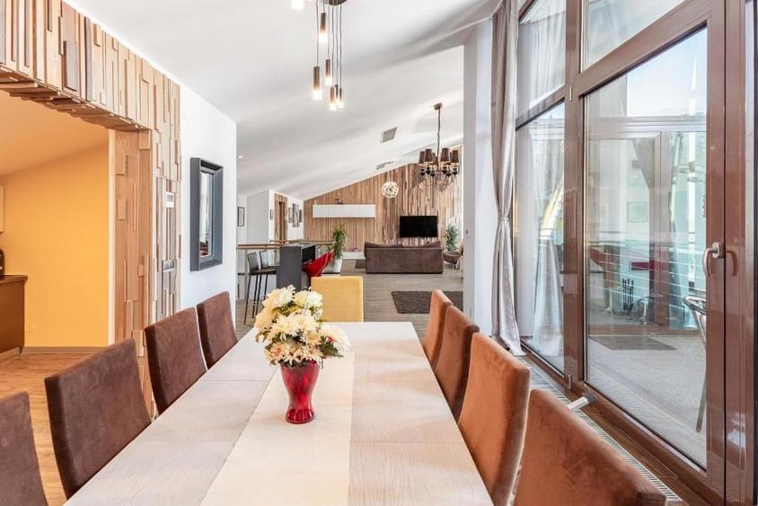 Penthouse cu 4 camere decomandat în Poiana Brașov