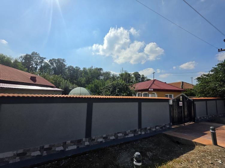 Casă cu 4 camere în Comana