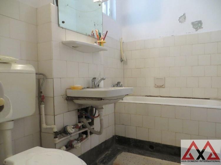 Apartament cu 4 camere semidecomandat în Titan