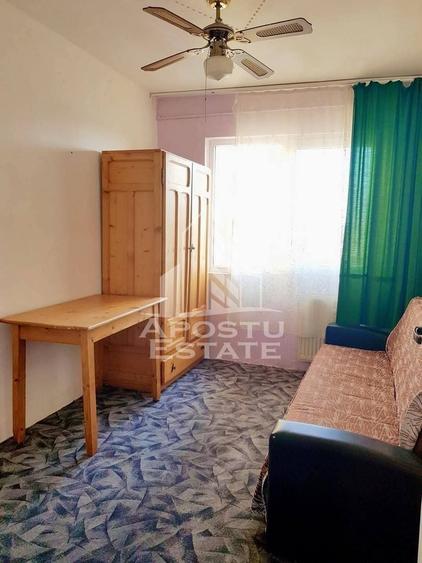 Apartament cu 4 camere decomandat în Aurel Vlaicu