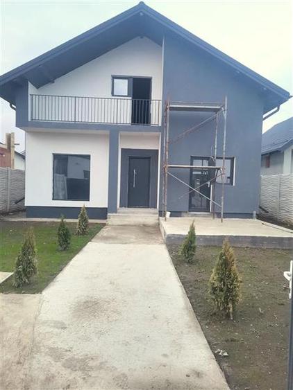 Casă individuală cu 3 camere cu Teren 320 Mp în Central