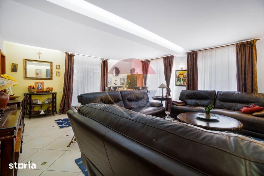 Casă cu 4 camere cu Teren 853 Mp în Moieciu