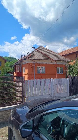 Casă cu 4 camere cu Teren 1000 Mp în Nord