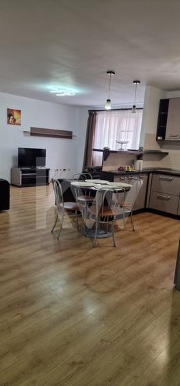 Apartament cu 3 camere decomandat în Hipodrom 3