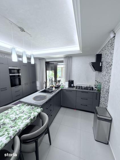 Casă cu 8 camere cu Teren 100 Mp în Mihai Eminescu