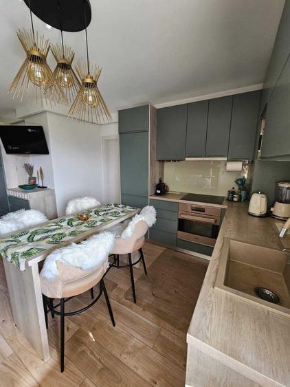 Apartament cu 3 camere decomandat în Florești