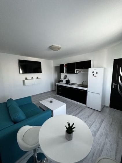 Apartament cu 2 camere semidecomandat, mobilat în Inel II