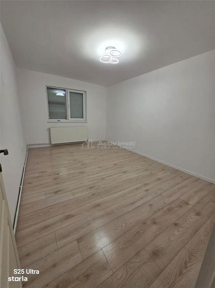 Apartament cu 3 camere semidecomandat în Micro 9