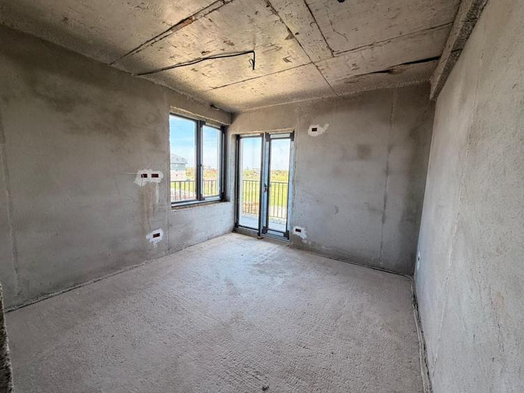 Casă individuală cu 8 camere cu Canalizare în Rahova