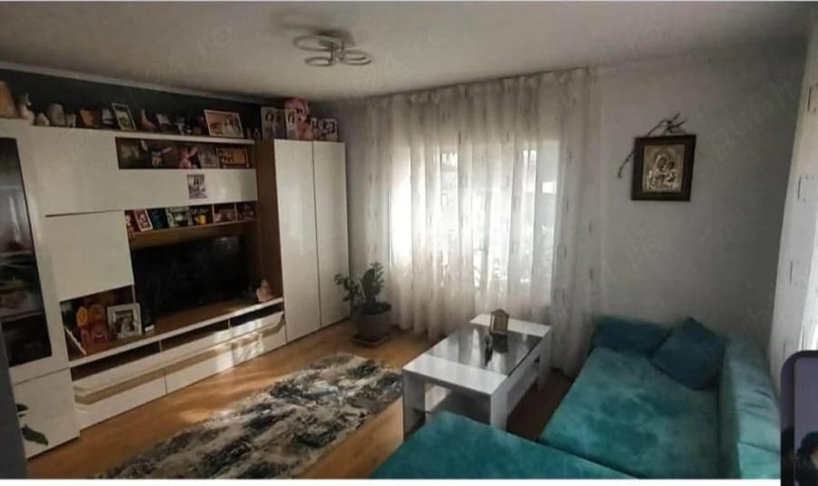 Casă cu 4 camere cu Teren 1000 Mp în Exterior Vest