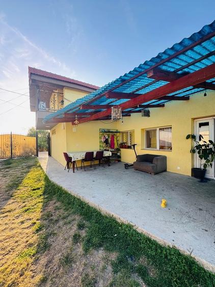 Casă individuală cu 7 camere cu Canalizare în Sărsig